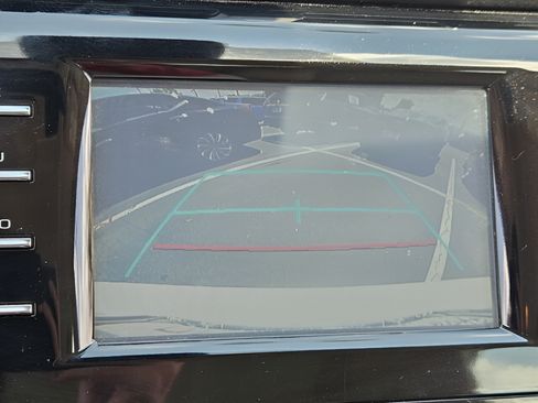 Used 2019 Toyota Camry LE FWD image 18