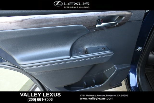 Used 2021 Toyota Highlander Platinum AWD/4WD image 18