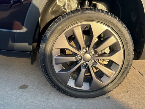 Used 2021 Jeep Cherokee Latitude Lux 80th Anniv w/ Quick Order Package 26U 80TH image 12