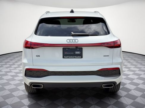 Certified 2025 Audi Q5 Premium w/ 19" Wheel Package AWD/4WD image 11