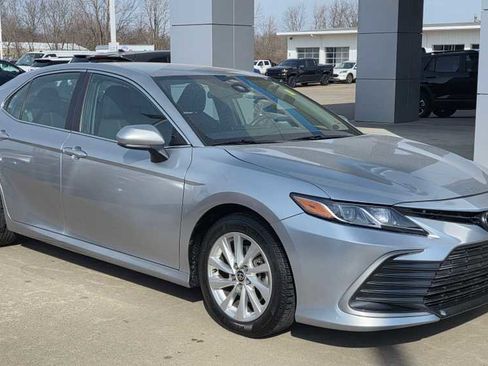 Used 2023 Toyota Camry LE image 2