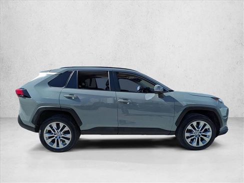 Used 2023 Toyota RAV4 XLE Premium image 4