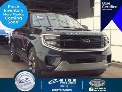 Used 2025 Ford Expedition Platinum w/ Driver's Package AWD/4WD image 1