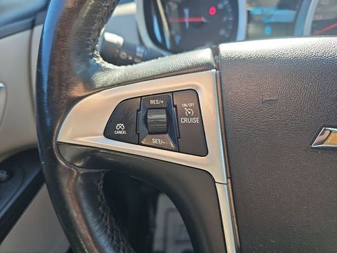Used 2017 Chevrolet Equinox Premier FWD image 17