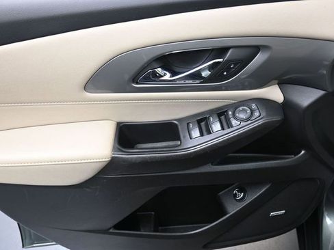 Used 2023 Chevrolet Traverse LT w/ LT Premium Package image 13