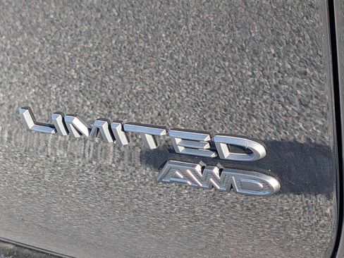 New 2026 Chrysler Pacifica Limited w/ S Appearance Package AWD/4WD image 8