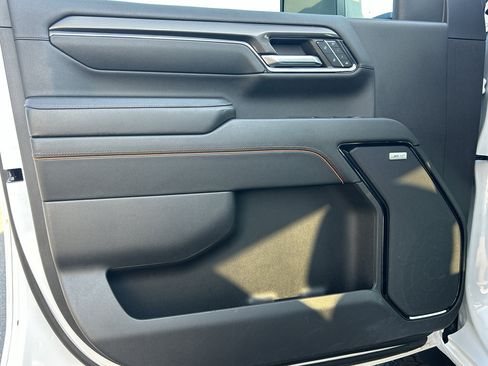 Used 2024 GMC Sierra 2500 AT4 image 22