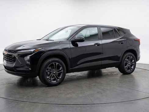 Used 2025 Chevrolet TrailBlazer LT image 3