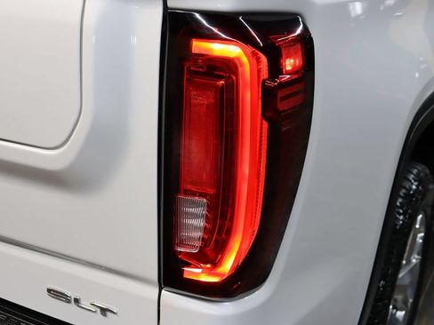 Used 2019 GMC Sierra 1500 SLT w/ SLT Premium Plus Package AWD/4WD image 26