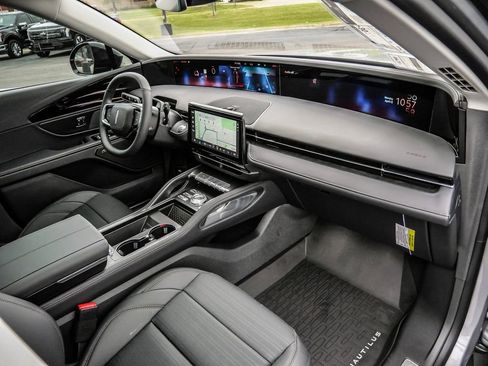 New 2026 Lincoln Nautilus Reserve w/ Jet Appearance Package image 17