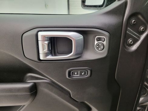 Used 2025 Jeep Wrangler Unlimited Sport AWD/4WD image 7