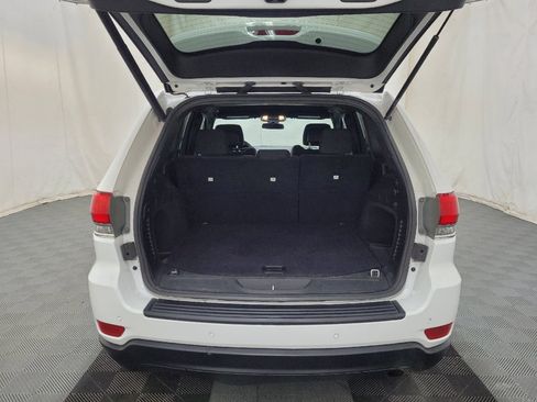 Used 2019 Jeep Grand Cherokee Laredo w/ Security & Convenience Group AWD/4WD image 29