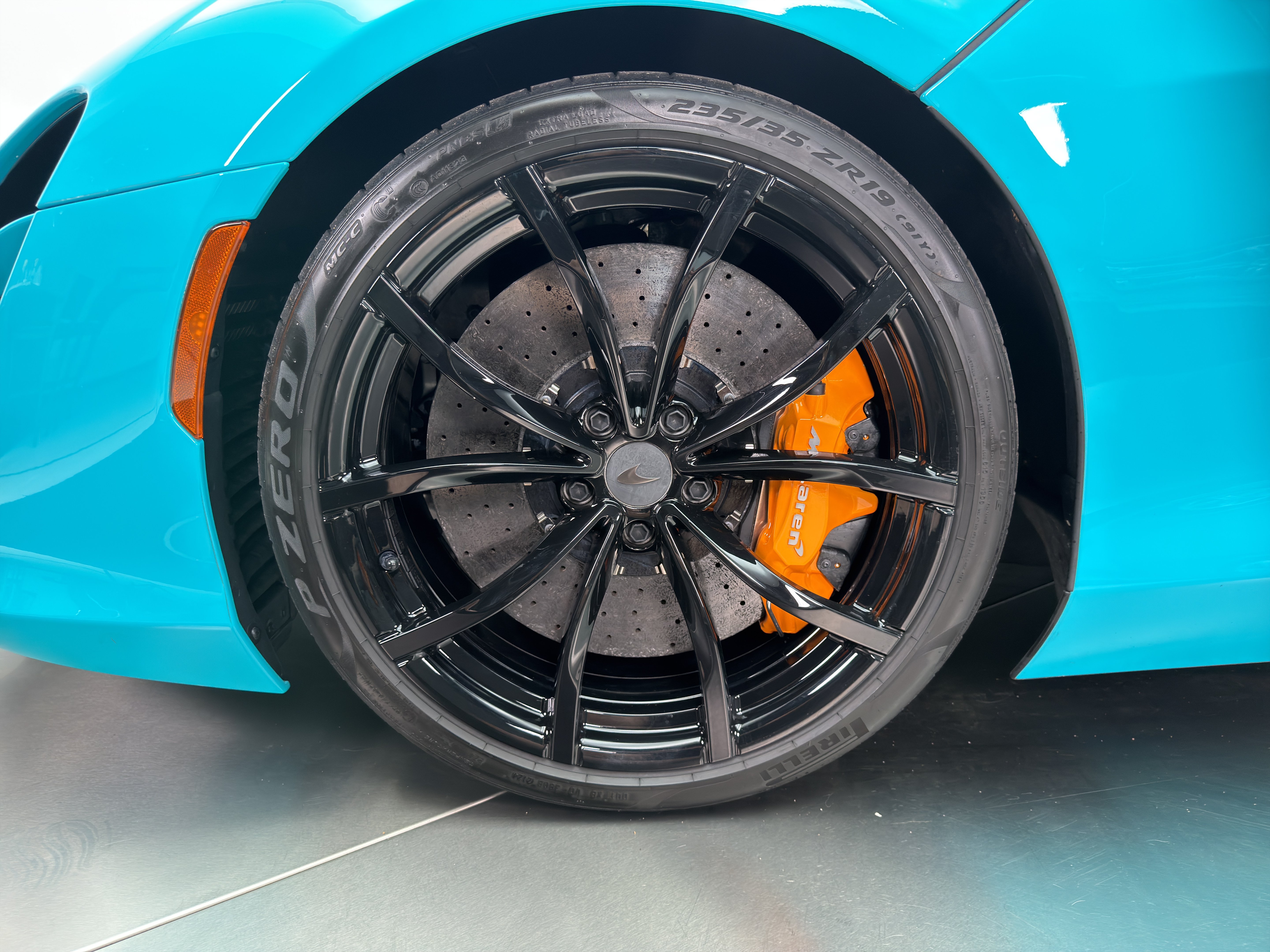 Used 2025 McLaren Artura Spider RWD image 21