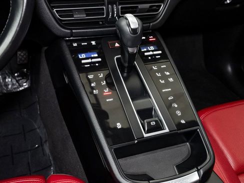 Used 2022 Porsche Macan AWD/4WD image 21