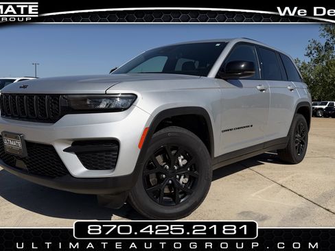 Used 2025 Jeep Grand Cherokee Altitude AWD/4WD image 1