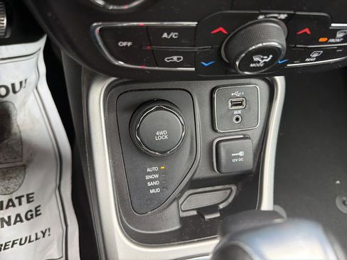 Certified 2021 Jeep Compass Latitude image 8