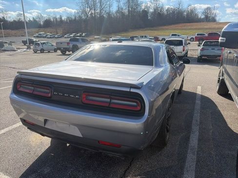 Used 2017 Dodge Challenger R/T image 5