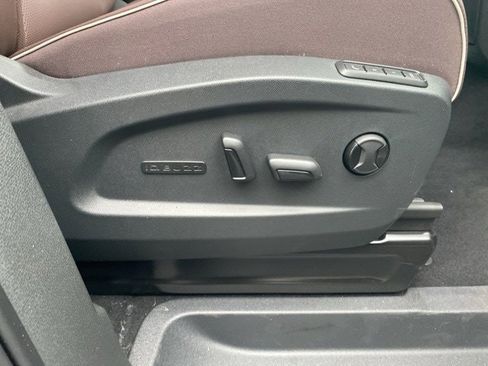 New 2025 Volkswagen ID. Buzz Pro S image 40