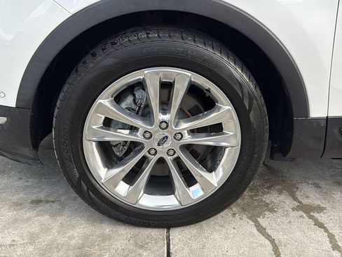 Used 2019 Ford Explorer Limited w/ Ford Safe & Smart Package FWD image 19