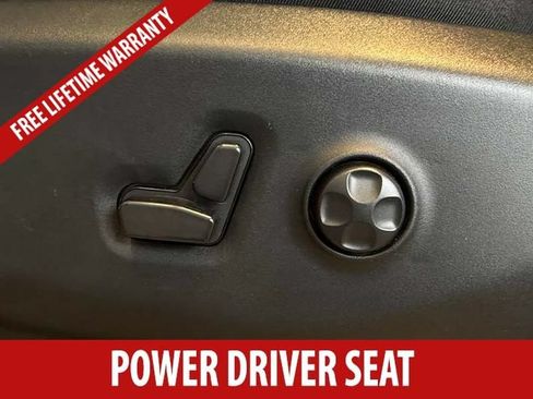 Used 2023 Chrysler Pacifica Limited FWD image 7