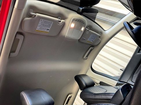 Used 2024 Ford Edge Titanium image 14