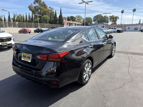 Used 2024 Nissan Altima 2.5 S FWD image 8