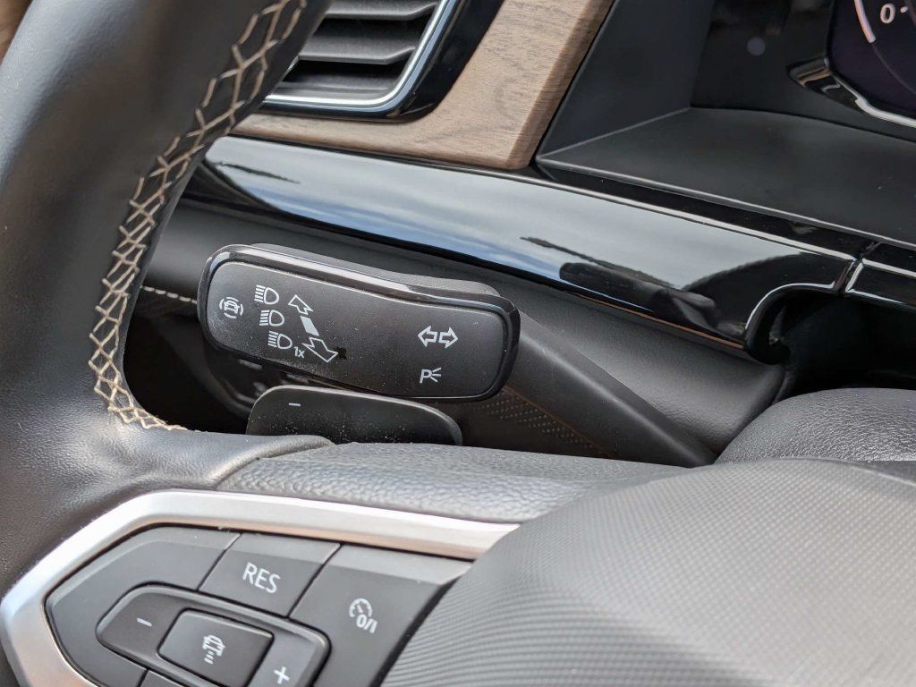 Used 2025 Volkswagen Atlas SE FWD image 25
