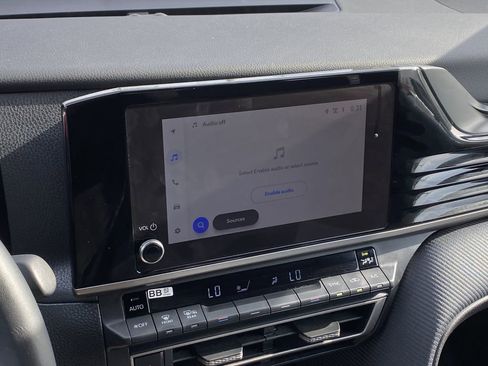 Used 2025 Toyota Camry SE image 8