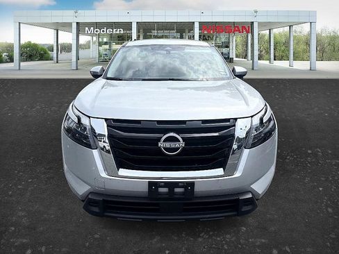 Certified 2024 Nissan Pathfinder SV FWD image 8
