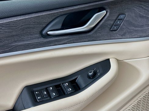 Used 2023 Jeep Grand Cherokee Limited image 15