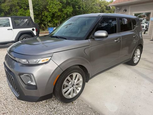Used 2022 Kia Soul LX image 1