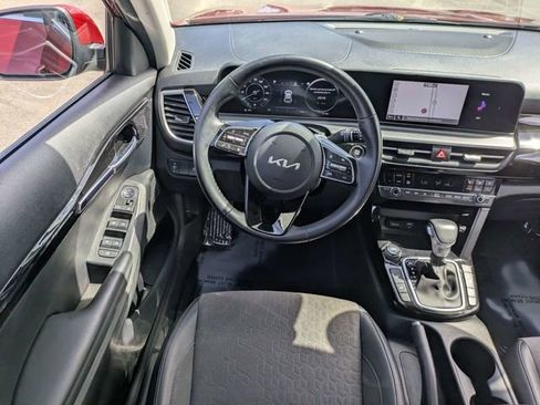 Used 2024 Kia Seltos S AWD/4WD image 16