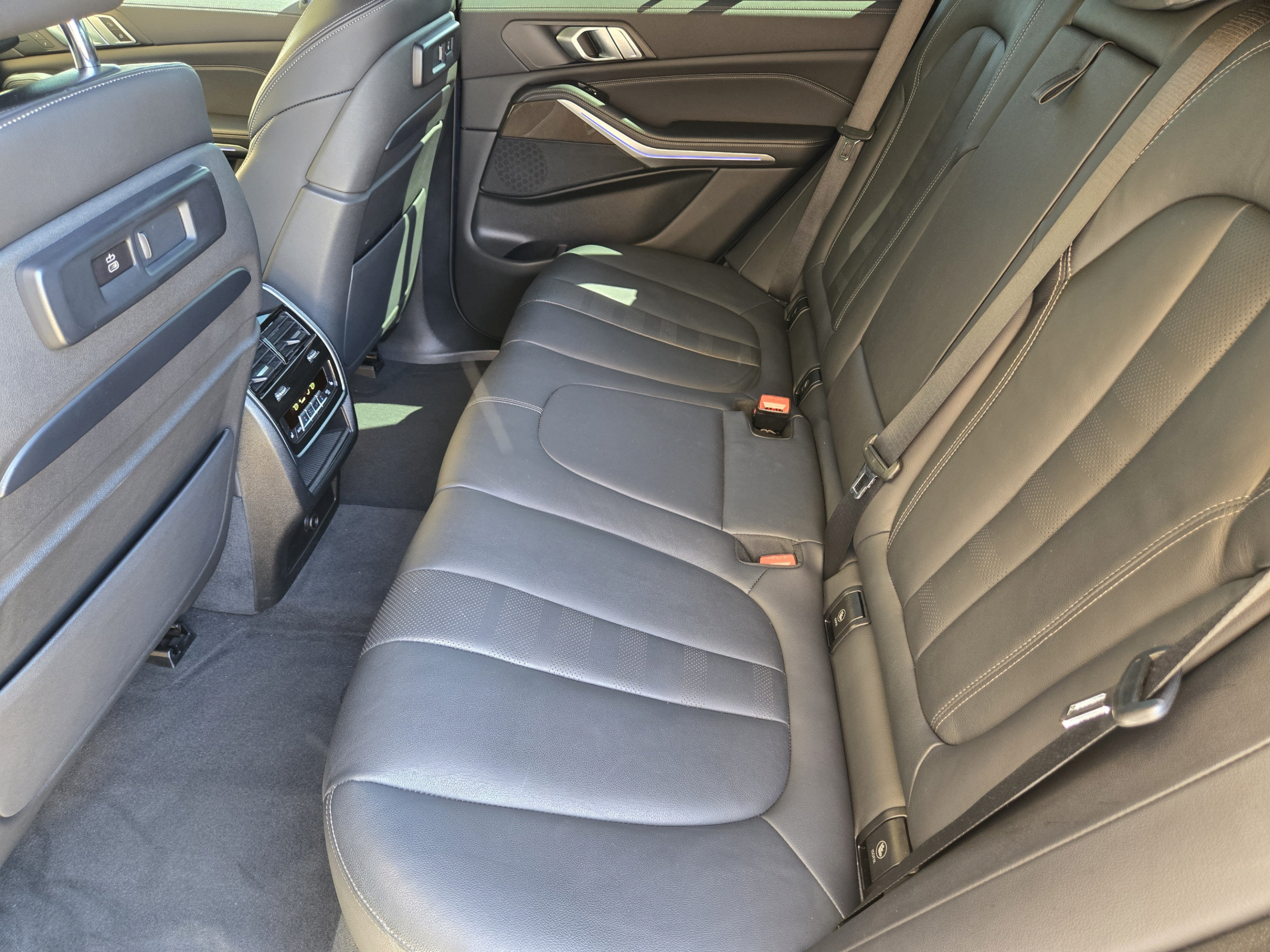 Used 2022 BMW X5 xDrive40i w/ M Sport Package AWD/4WD image 27