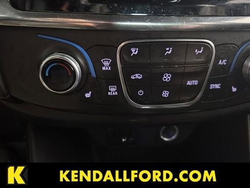 Used 2023 Chevrolet Traverse LT image 15