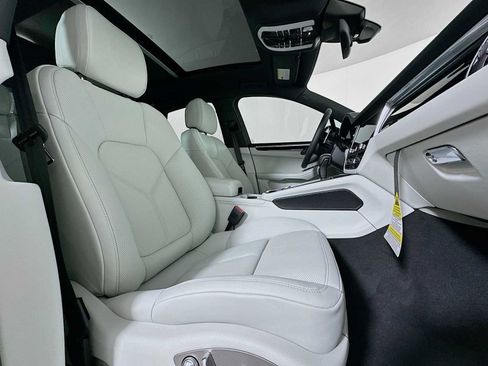 New 2026 Porsche Macan image 30