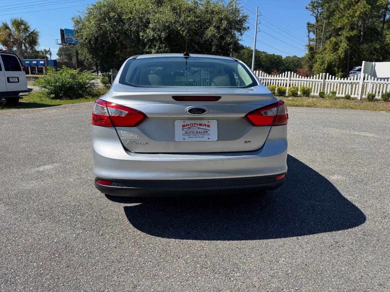 Used 2014 Ford Focus SE FWD image 4