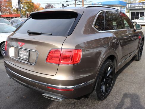 Used 2017 Bentley Bentayga image 5
