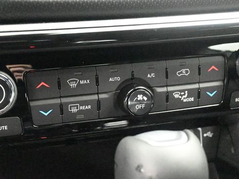 New 2026 Jeep Compass Latitude w/ Sun and Sound Group image 18