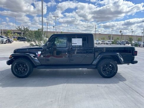 Used 2023 Jeep Gladiator Sport image 4