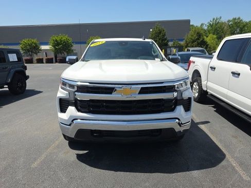 Used 2024 Chevrolet Silverado 1500 LT image 2