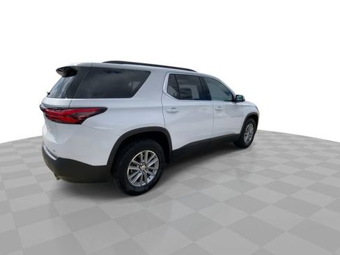 Used 2023 Chevrolet Traverse LT image 2