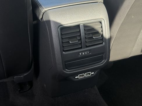 Used 2022 Volkswagen Passat 2.0T SE image 37