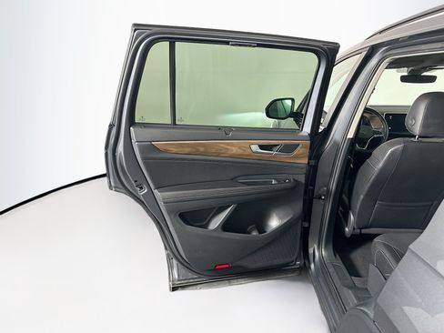 Used 2025 Volkswagen Atlas SE FWD image 25