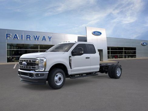 New 2025 Ford F350 XL w/ XL Chrome Package image 32