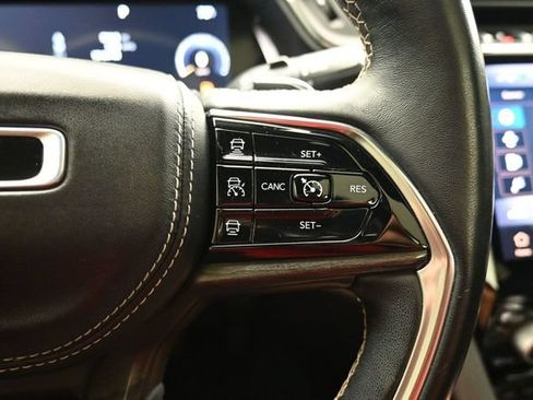 Used 2021 Jeep Grand Cherokee L Overland w/ Luxury Tech Group IV AWD/4WD image 11