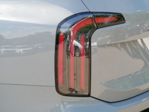 Certified 2025 Kia Telluride SX Prestige X-Line AWD/4WD image 17