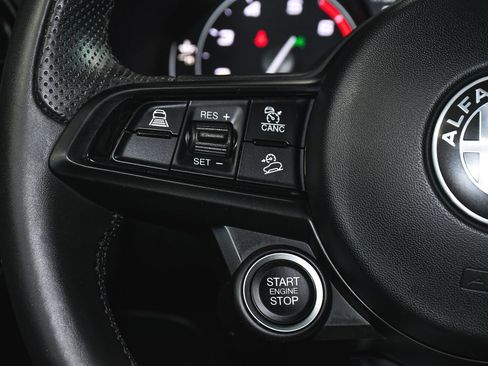 Used 2022 Alfa Romeo Stelvio Ti AWD/4WD image 33
