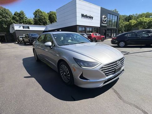 Used 2021 Hyundai Sonata SEL FWD image 2
