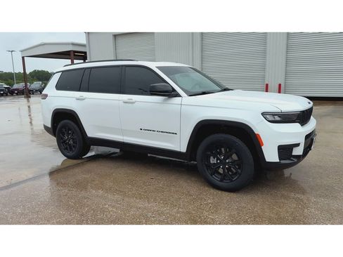 Used 2025 Jeep Grand Cherokee L Altitude RWD image 2