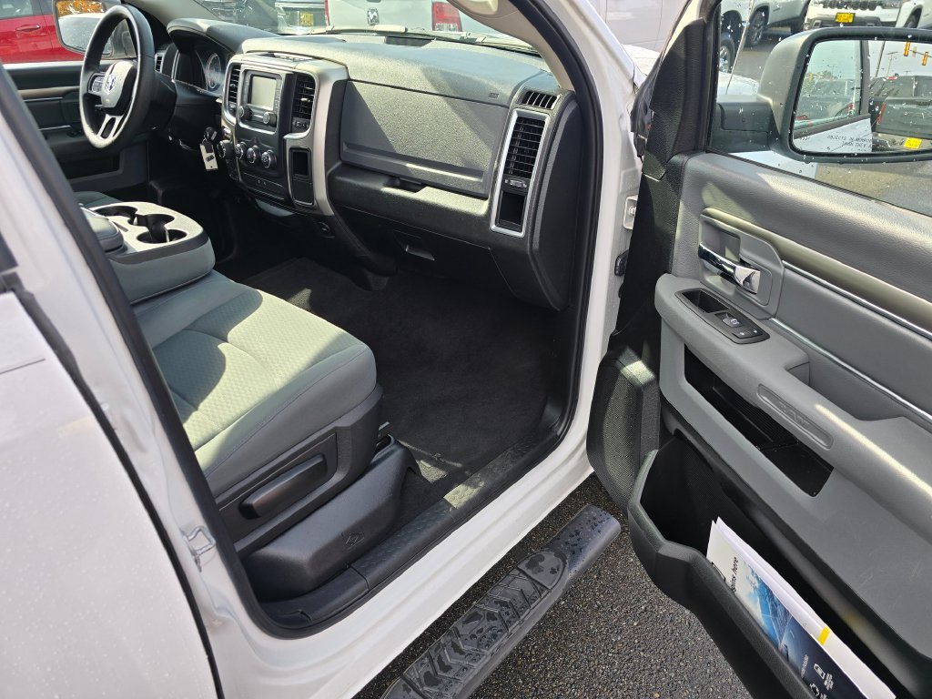 Used 2019 RAM 1500 Classic SLT AWD/4WD image 12